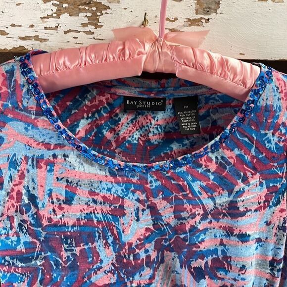 BAY STUDIO Women’s Scoop Neck Sequins Trim Top Lightweight Summer Petite Medium - Picture 3 of 5